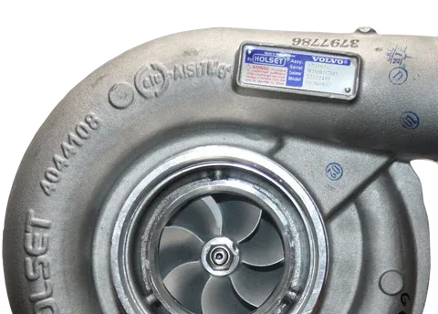 Holset turboaggregat, placering av typskylt