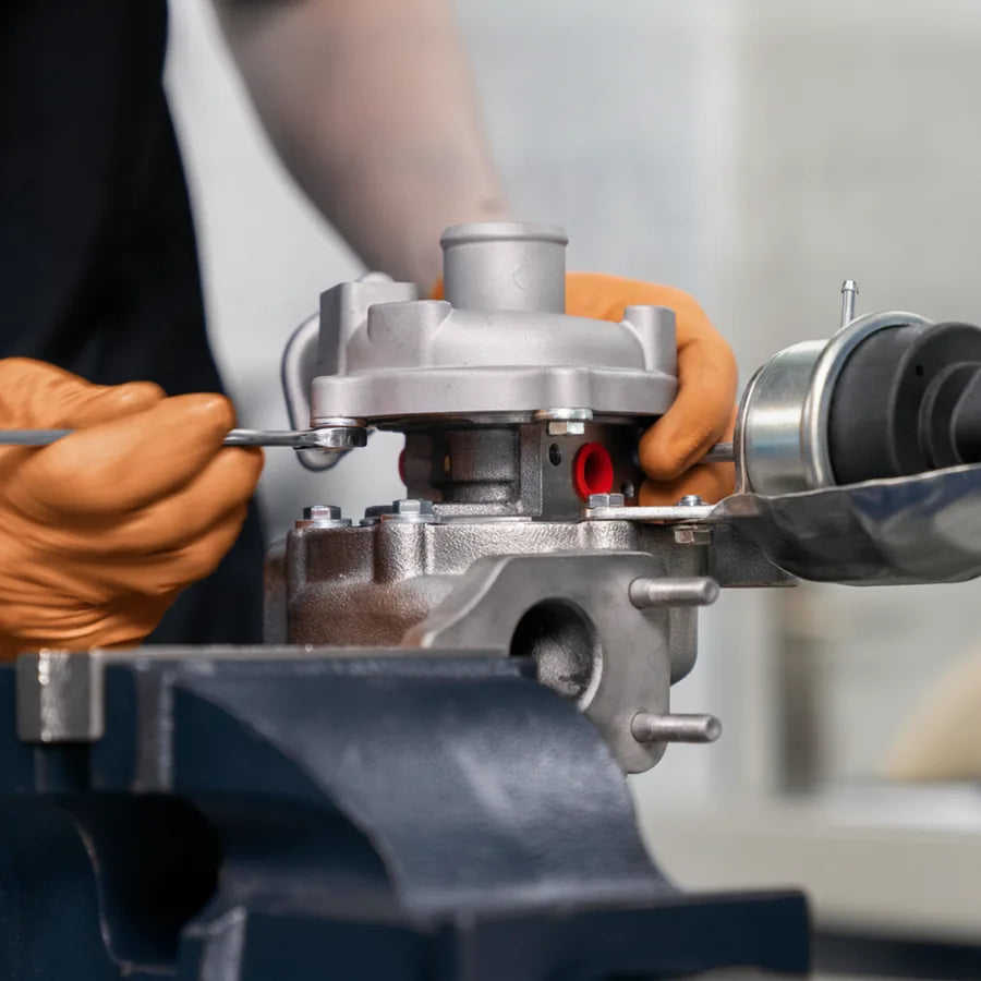 Tekniker renoverar ett turboaggregat